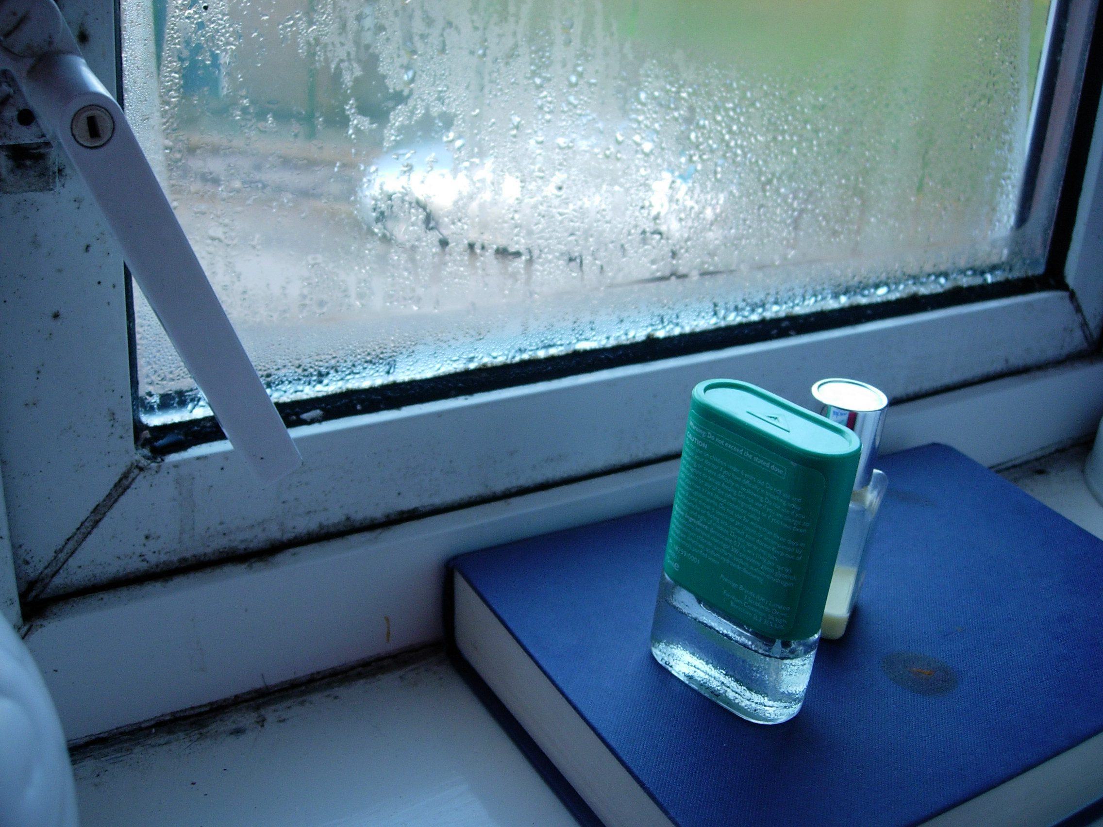 4 Navigation Close - condensation in front bedroom